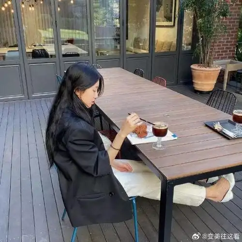 裴秀智##韩娱#南韩女星裴秀智街拍分享