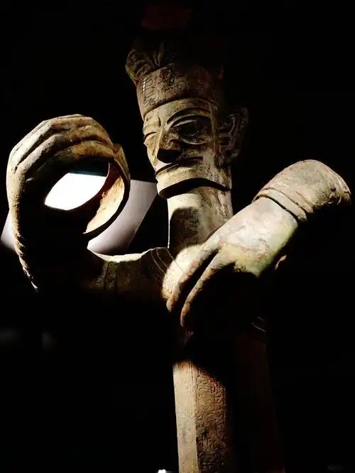 三星堆青铜大立人像造型研究--其在美术发展史中的作用