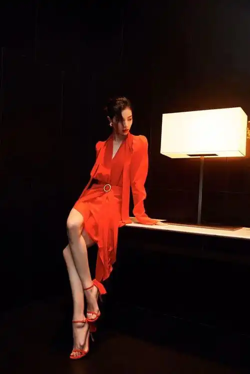 红色连衣裙学钟楚曦穿,不显矮,不显胖,还有气质|裙摆|高跟鞋|内搭