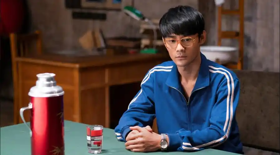 董子健腹肌图片正面照(《大江大河》:36岁王凯,35岁杨烁,25岁董子健