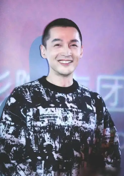 寸头版胡歌先不去说老胡在忙啥,我们先看看老胡发型的进化史,就是人帅