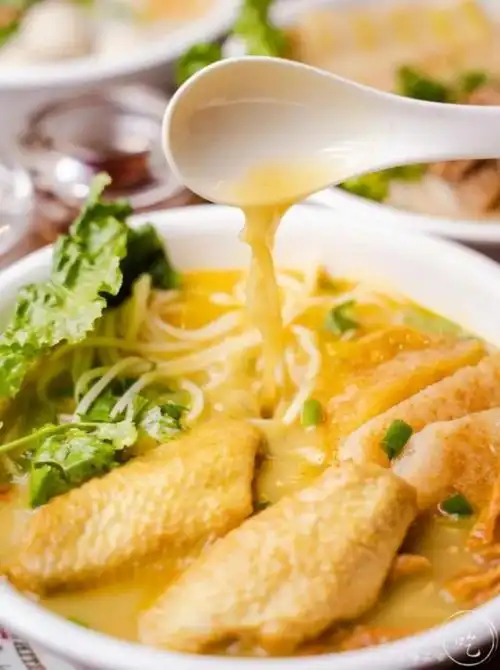 咖喱鸡翅汤粉,汤鲜味浓