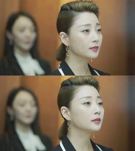 殷桃说林睿耳朵不疼##殷桃粉丝调侃林睿耳环重