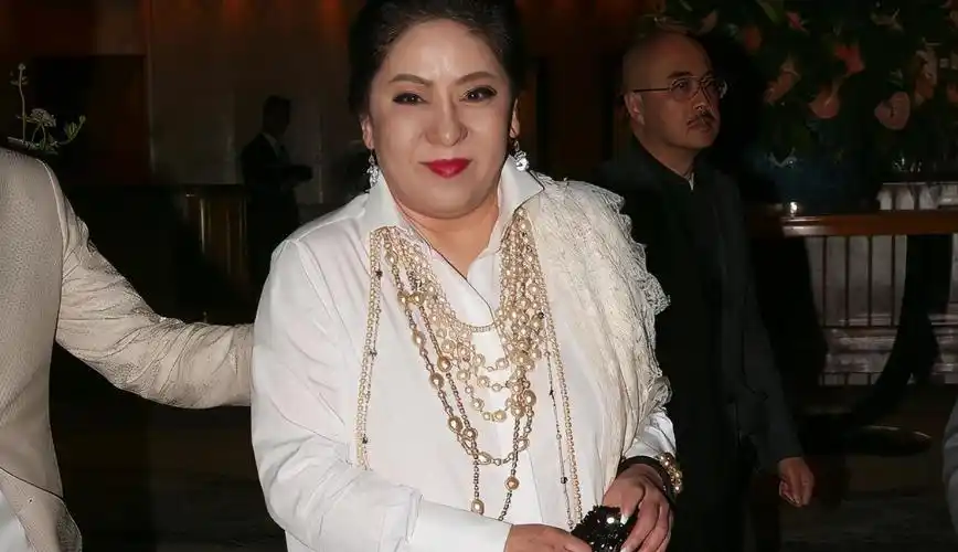 向太气场一般人赶不上一身黑白配造型超霸气老公全程呵护有加