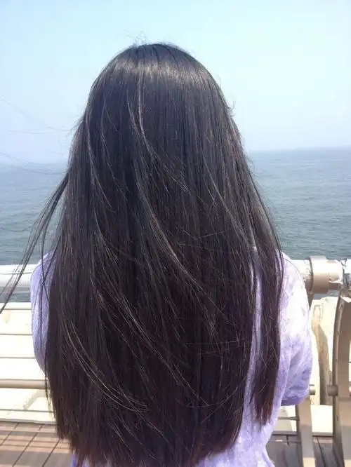 意境女生背景图片素材_长发女生背影大图