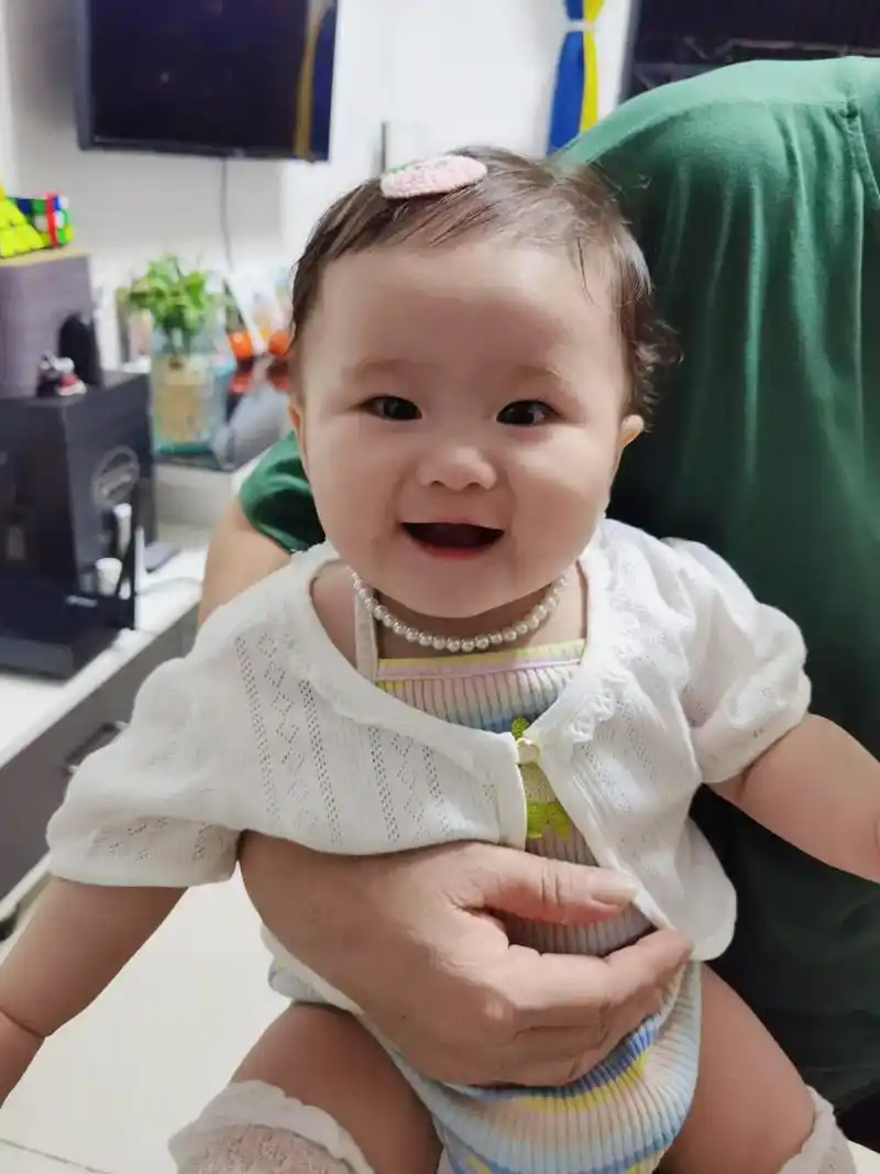带珍珠项链的惊喜宝宝9299.#治愈系笑容宝宝 六个月的宝宝 - 抖音