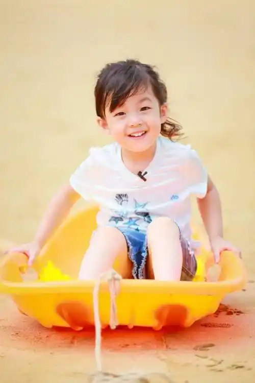 刘畊宏直播跳操全网爆火选美冠军老婆被曝连生三胎摘子宫险丧命