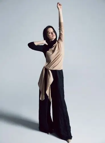 王力可最新写真温婉大气 慵懒演绎攻甜女神范