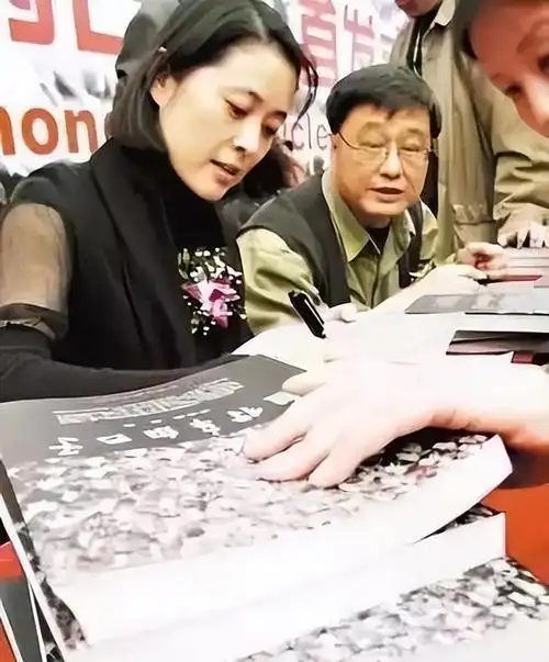 王文澜:与倪萍离婚,弃生病儿子,被骂18年,今70岁一人生活