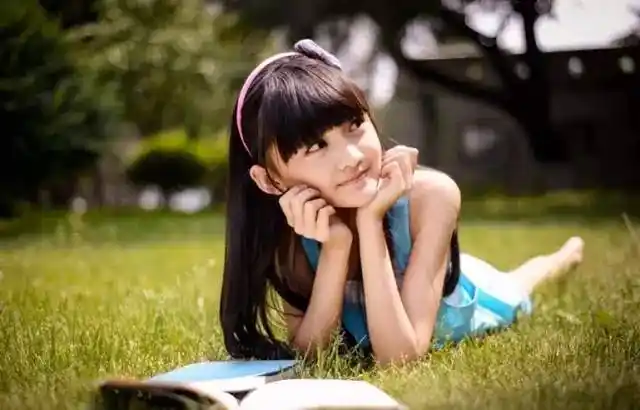 颜值撞脸关晓彤第一次拍戏就演缩小版的迪丽热巴这个05