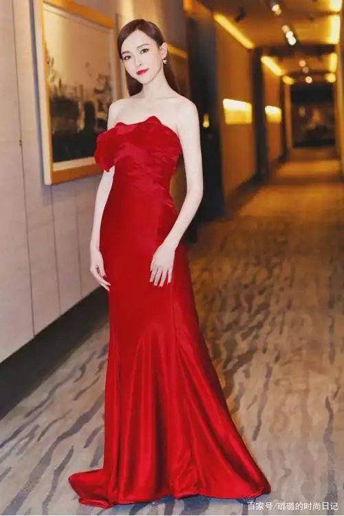 年会怎么穿才能碾压全场?9款女明星礼服裙,给你带去穿搭灵感