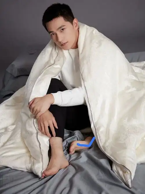 电视剧全职高手男主演杨洋脚背也太软了吧不愧是学过舞蹈的