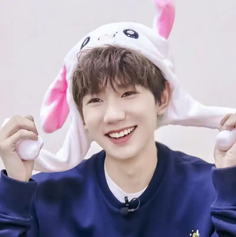 王源粉丝混哪个圈 可爱正主给你答案!_光波