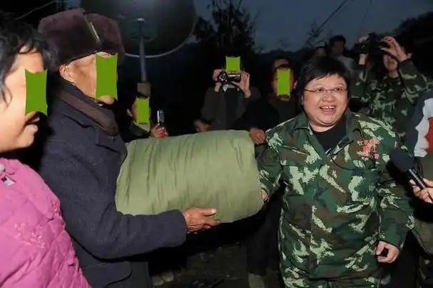 在光影交错的娱乐舞台上,我们经常听到关于韩红歌声嘹亮,心怀善良的