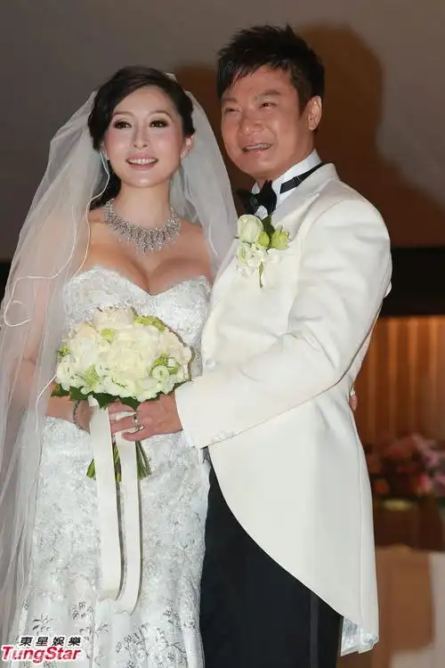 钱嘉乐汤盈盈大婚 新娘巨乳大肚与新郎热吻(图)