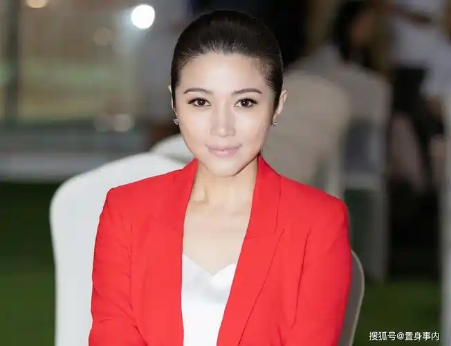 片名:著名演员严:我给妈妈拍了9年的照片 回来后 我获得了8个奖项