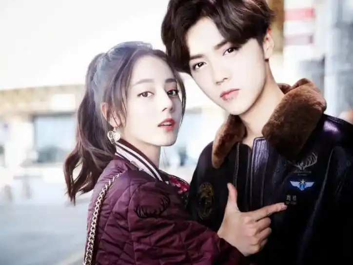 娱记讲述迪丽热巴鹿晗事件原委,女方控评应援,惹男方粉丝不满?