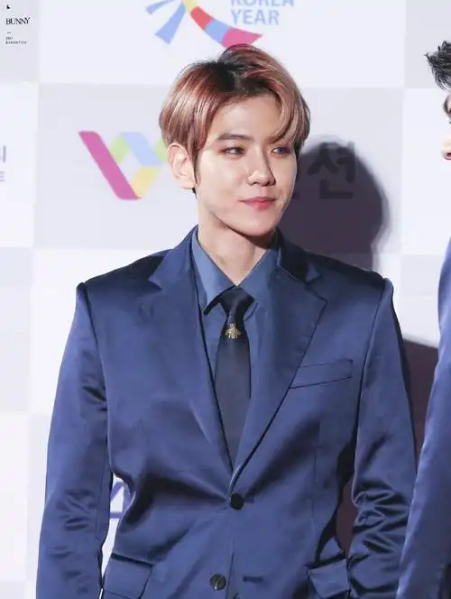 边伯贤·蓝丝绸西装太鲨人