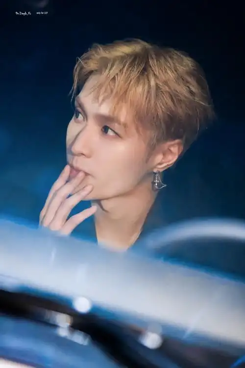 张艺兴[超话]##张艺兴开大g##张艺兴下车神图