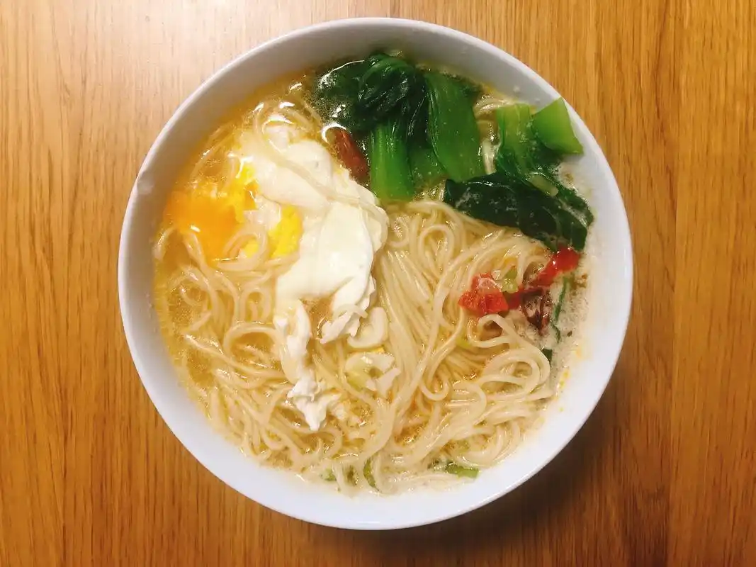 自煮一碗长寿面.