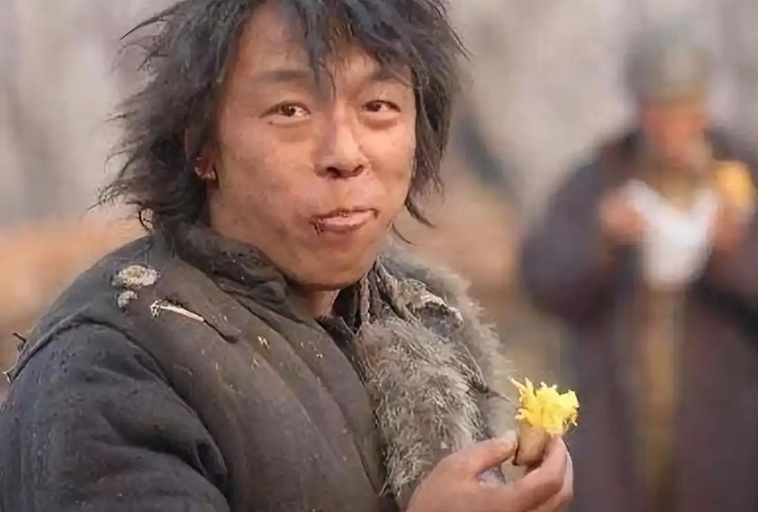 回顾黄渤成名前与父吵架成名后把父送养老院人到中年有辛酸