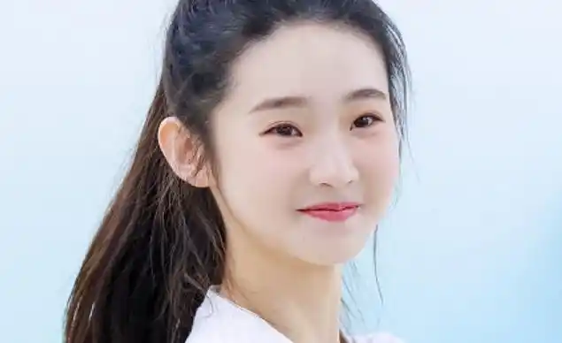 硬糖少女101的成员有希林娜依·高,王艺瑾,刘些宁,赵粤,郑乃馨,陈卓璇