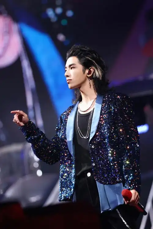 华晨宇新歌花落时相遇##华晨宇花落时相遇##2021华晨宇火星演唱