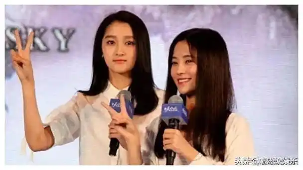 关晓彤鞠婧祎青涩时光:合照中的青春印记与真挚友谊!