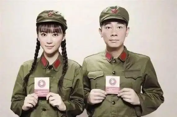 应采儿陈小春结婚证照片