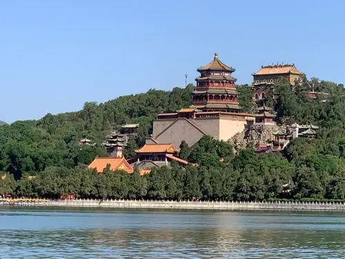 颐和园,中国清朝时期皇家园林,前身为清漪园,坐落在北京西郊