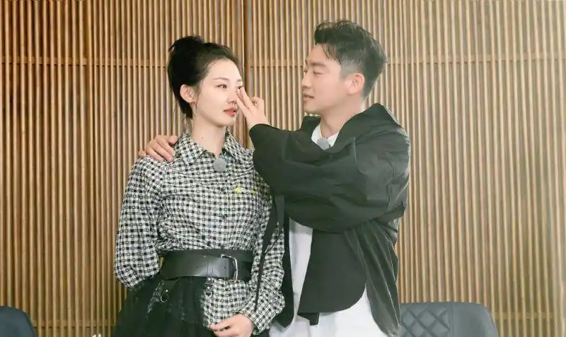 苗苗没有事业心跑男透露想生二胎节目看郑恺的眼神都有光明星电影文章