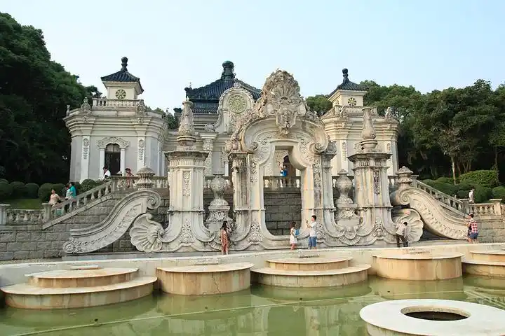 西洋景区圆明新园的标志性建筑配合十二生肖和喷泉水柱感觉圆明园还是