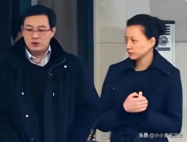 董卿素颜抽烟照片真实,央视美女董卿如今的生活状况如何