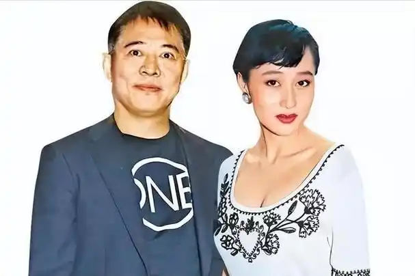 利智被李连杰独宠34年看似身在蜜罐甜蜜背后却是心酸