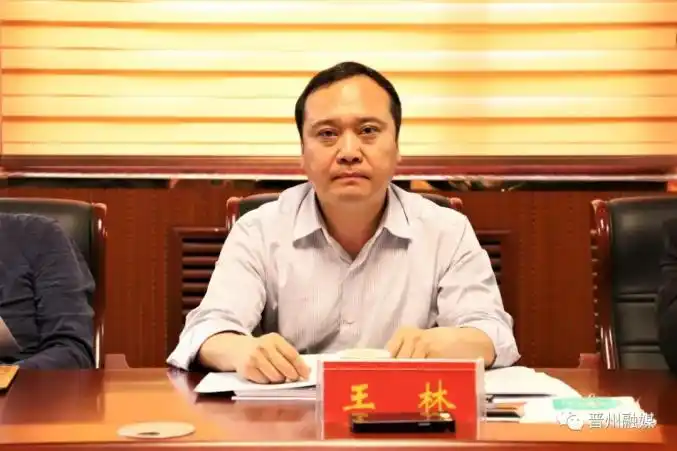 4月23日,市政府召开第五次企业家·市长恳谈会,市长王林与13位企业家