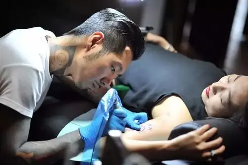 九吉,中国第一代纹身师,亚洲人体悬挂第一人.