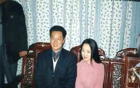 分手的27年后,赖文峰出狱回乡成婚隐居,杨钰莹的选择让人心怜
