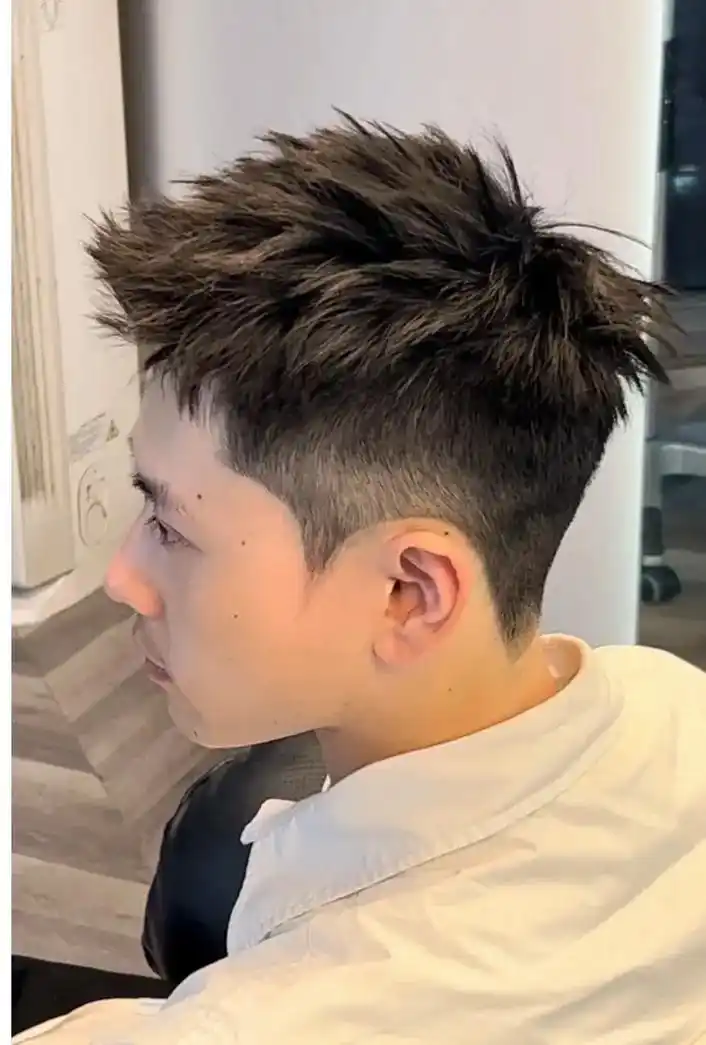 清爽男生前刺碎盖发型,让你秒变酷炫boy.清爽男生前刺碎盖发 - 抖音