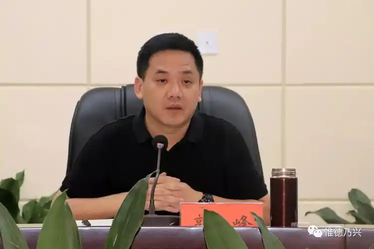 8月3日下午,市委副书记,市长郭峰利用周末休息时间,在德兴大厦19楼