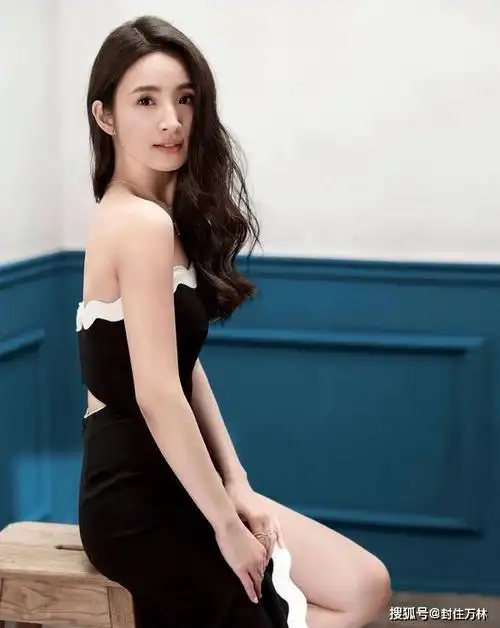 林依晨衣品大变样 衬衫"开个叉"走性感阔太风 发型太显老_身材_风格