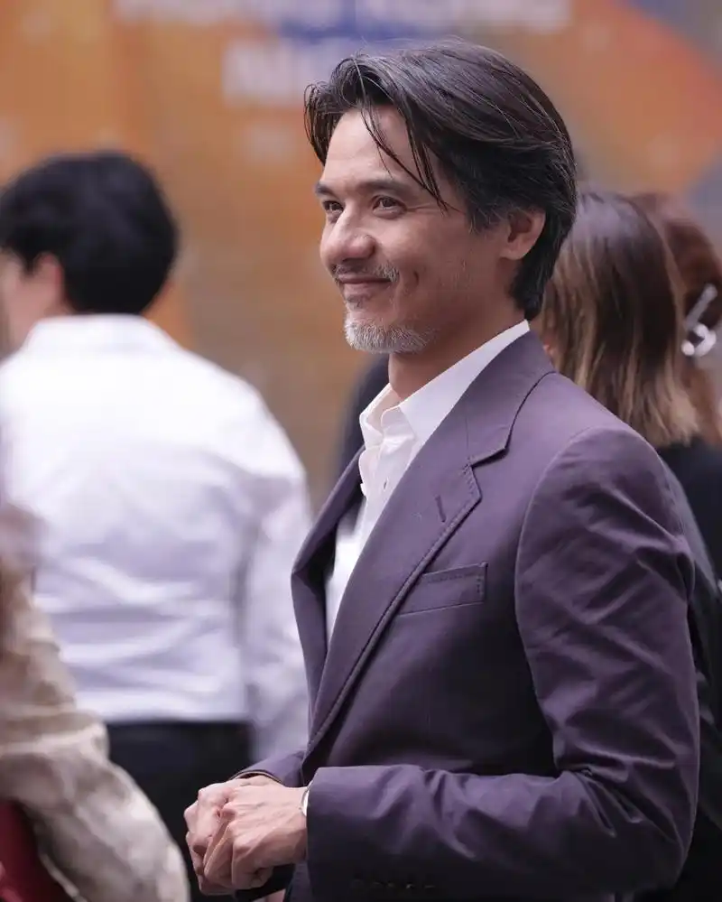 香港男星冯德伦的近照,感觉怎么样?