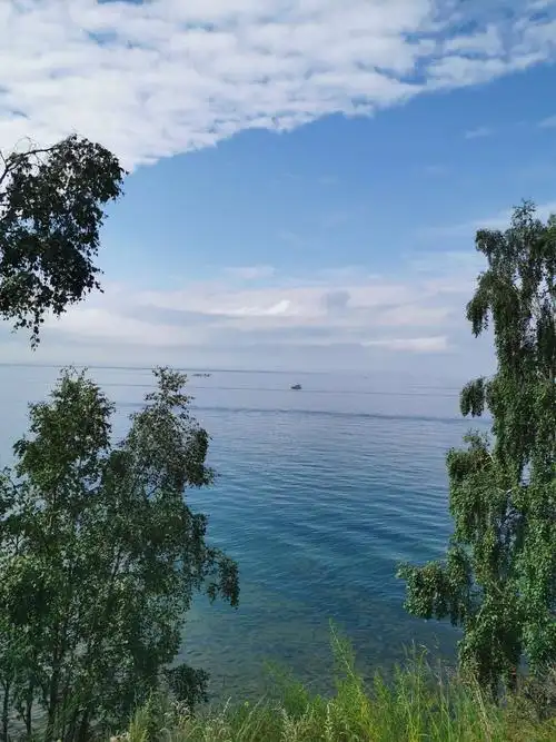 坐公交,可是实在不知道司机在说什么,决定走走停停,不错过沿途的风景!