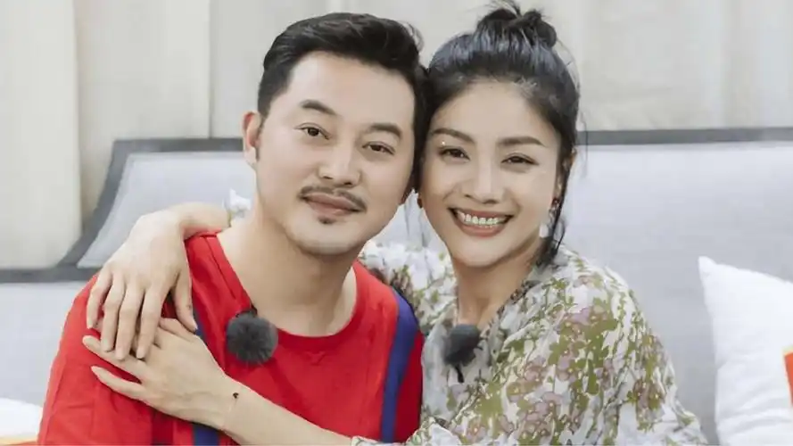 沙溢无条件支持胡可做直播,主动给老婆煮面,无论多晚都等她