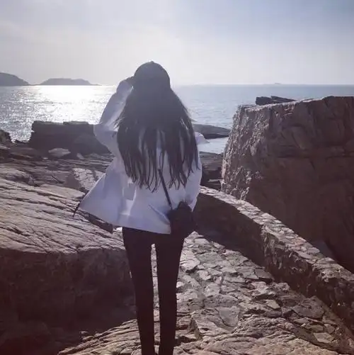 女头,背影,by.楼语烟.