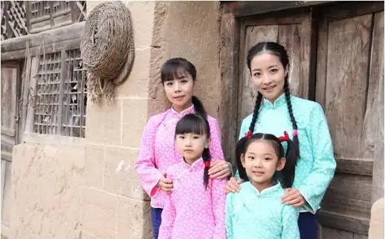 王二妮和型男老公生活近照曝光,妹妹素颜很相像,李雪健赞不绝口