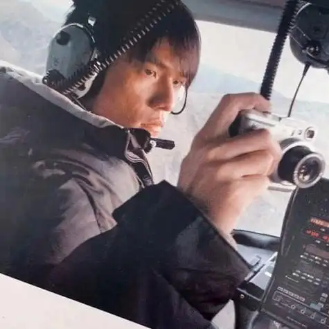 周杰伦 照片封神头像(周杰伦照片头像背景)