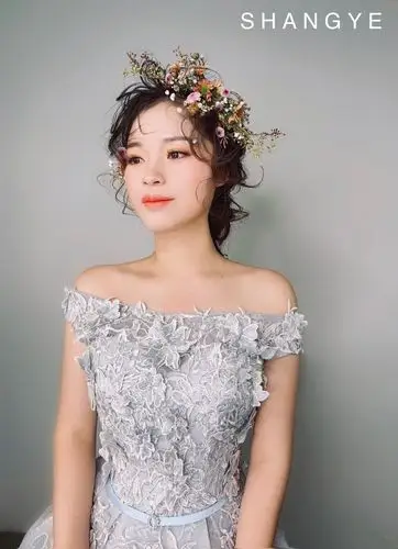 长头发新娘发型|易学百搭的新娘编发,森系新娘美妆