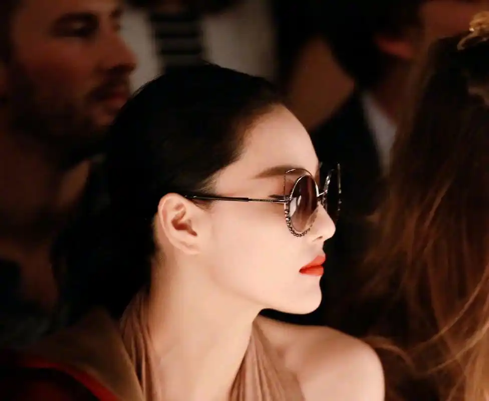 张馨予晒10年前旧照