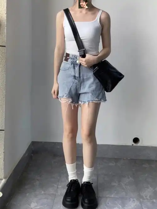 ootd吊带热裤才是夏天啊美滴很