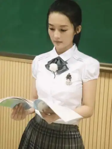 热巴高中照,李沁高中照,李一桐高中照,看到她:一眼沦陷!